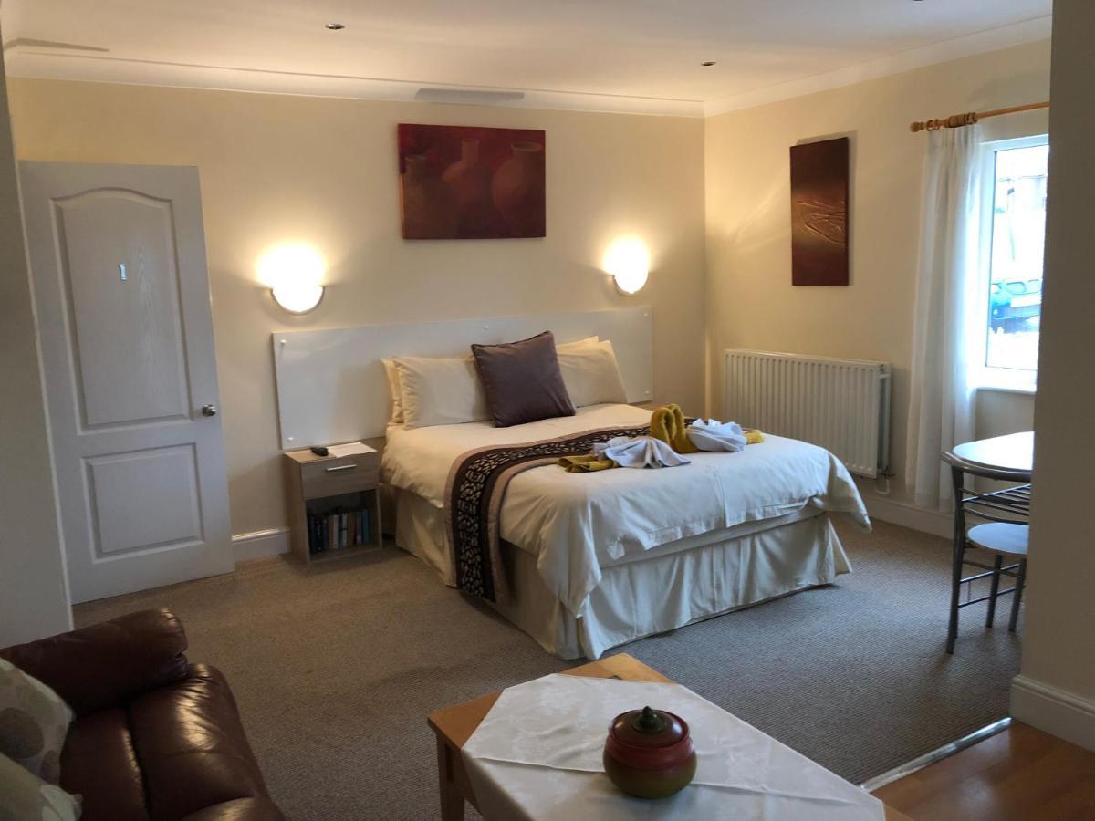 Hogwarts Bed And Continental Breakfast Villa Sheerness Bagian luar foto