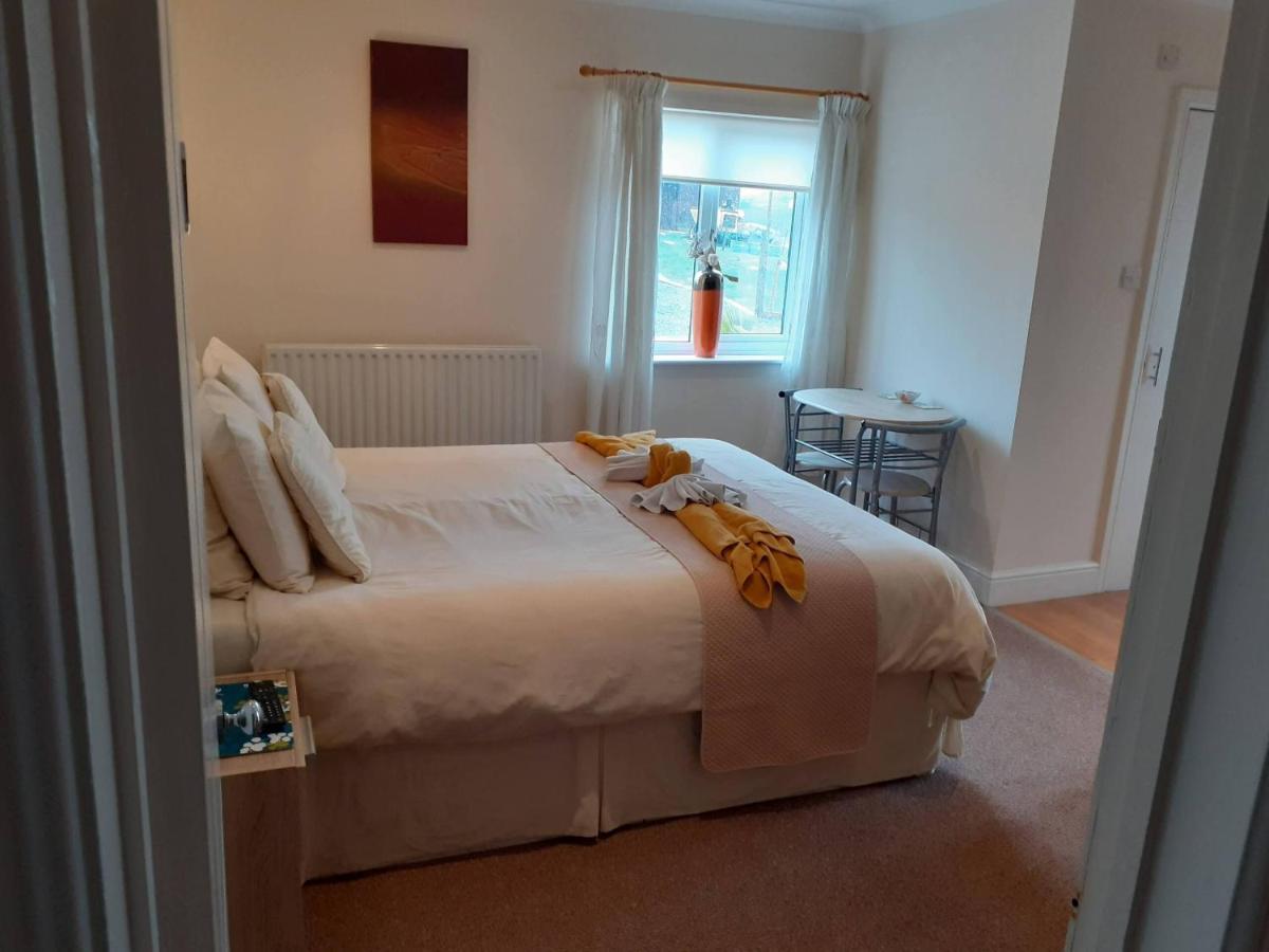 Hogwarts Bed And Continental Breakfast Villa Sheerness Ruang foto